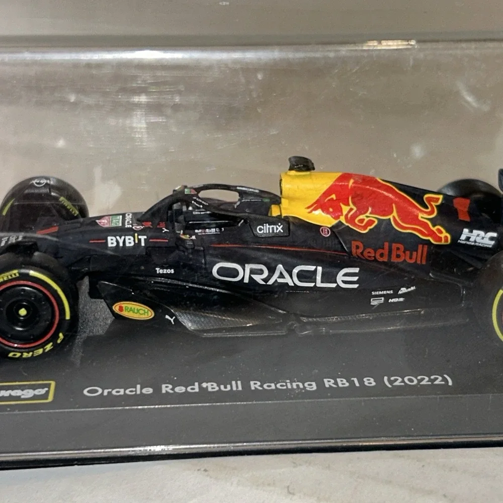 BBURAGO 1:43 SCALE‎ 18-38062 ORACLE RED BULL RACING RB18 SERGIO PEREZ